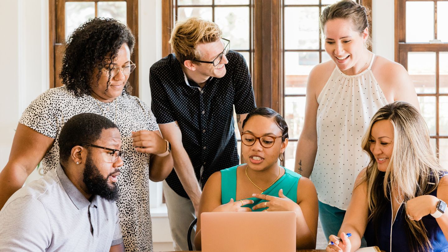 Harmoniser la diversité : Stratégies de gestion pour des équipes multiculturelles performantes
